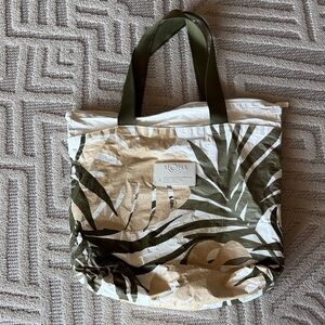 ALOHA Collection Leafy Tote Bag - Olive and Cream